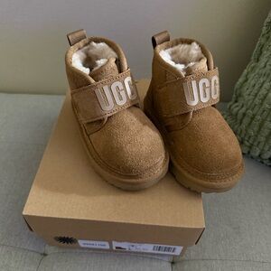 UGG Neumel Toddler | size 7c | Excellent Condition | Chesnut
